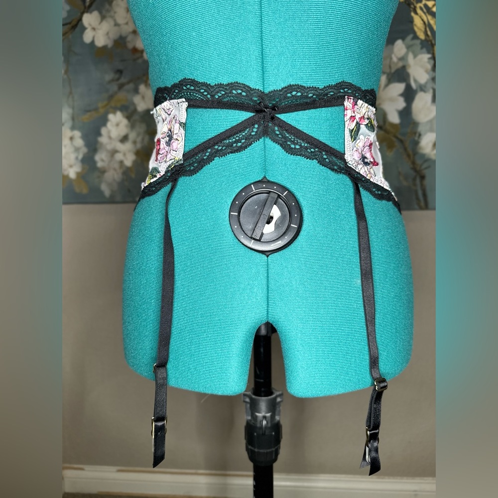 Victoria's Secret Black Floral Garter Belt XS/S/M/L